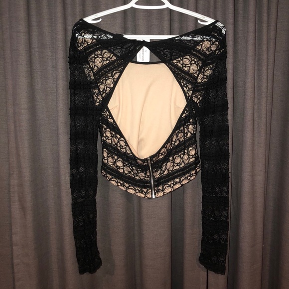 NWT Windsor long sleeve cropped lace top - Picture 2 of 4